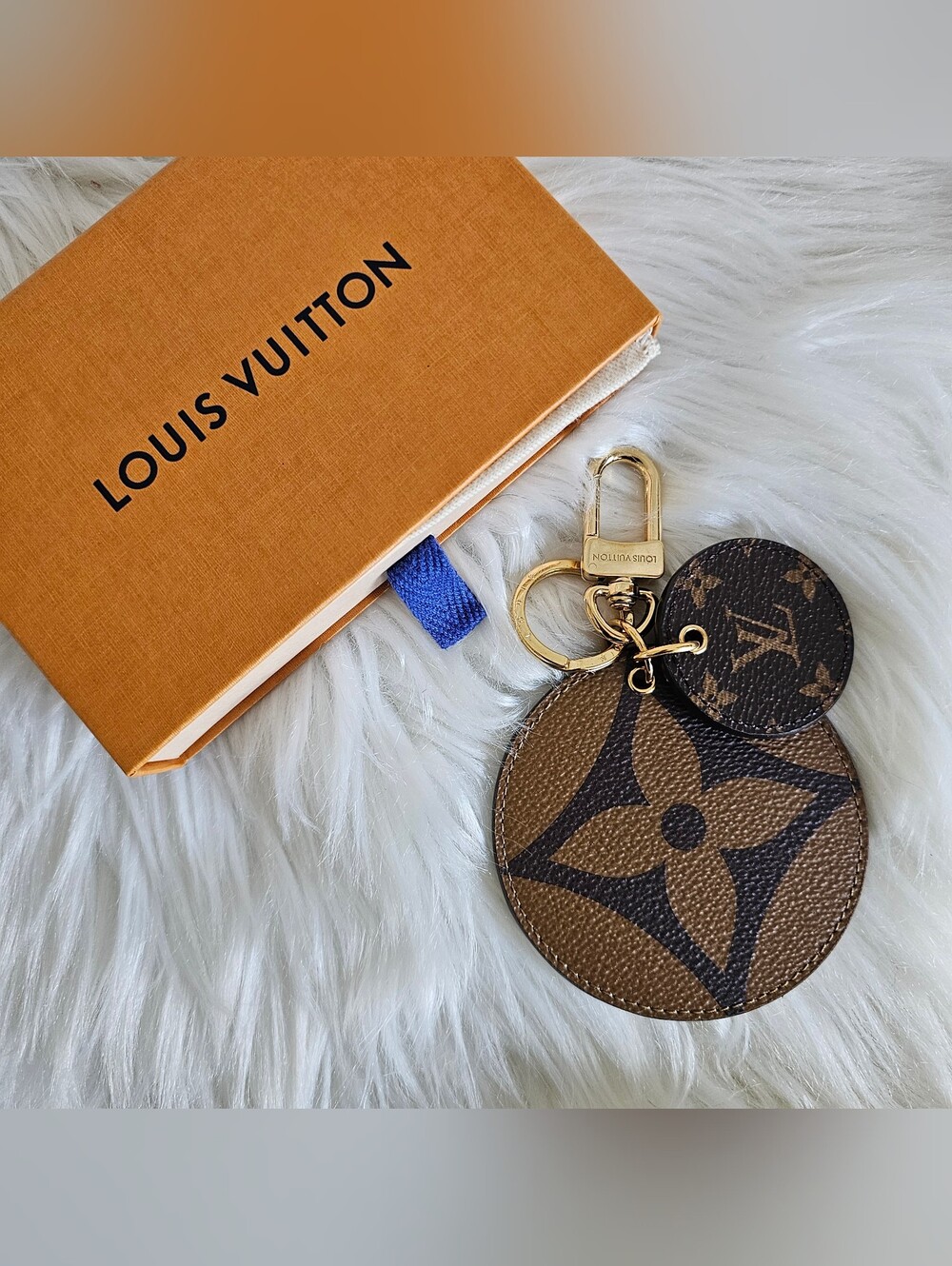 🔥 LV Reverse Bag Charm 🔥